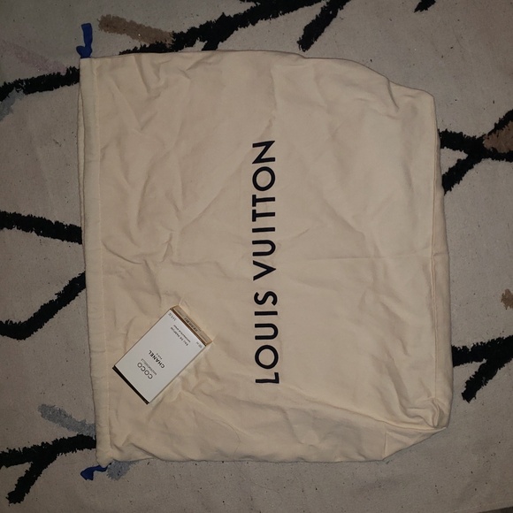 Louis Vuitton Neverfull MM - Picture 15 of 16